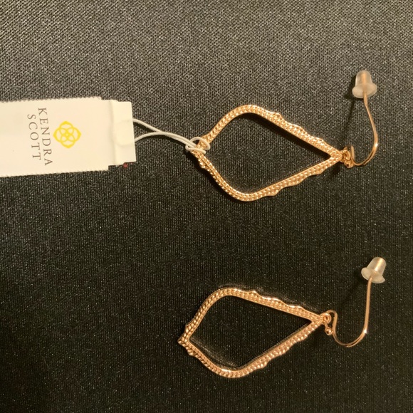 kendra scott Jewelry - KENDRA SCOTT Sophie rose gold tone earrings